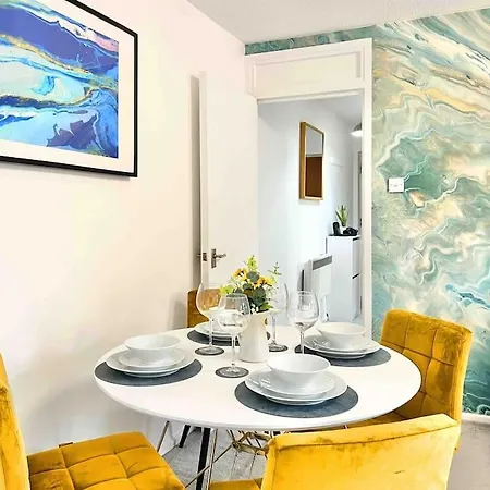 Free Parking - Business Or Relocation - Weekly Or Monthly - 4 Guests By Hofin Stays Short Lets & Serviced *