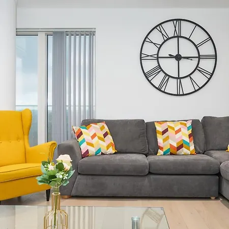 2 Bedroom Luxury With Balcony London