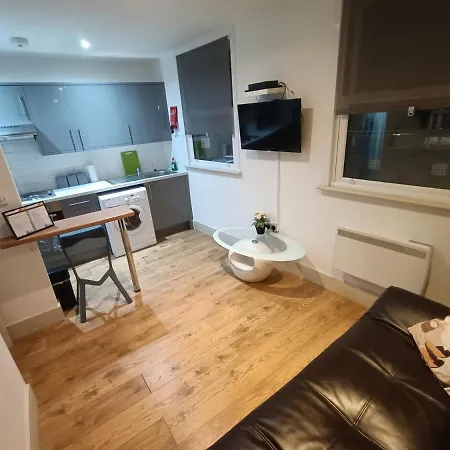 Lovely 2 Bedroom Serviced In Apartment London