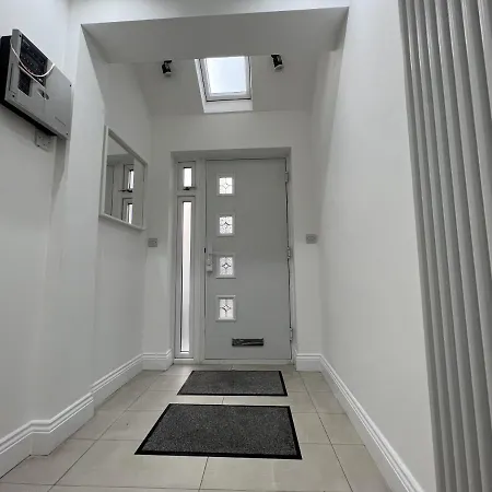 Guest house 4 Wharncliffe Drive