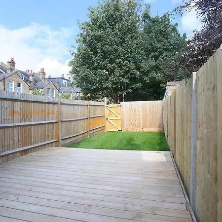 Luxury 5 Star - Parking, Garden, Nr Greater Metro Stations Londra