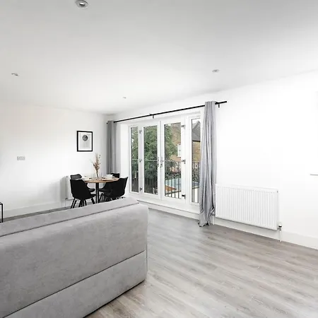 Apartment Skyvillion - London Chase With Parking & Wifi Enfield