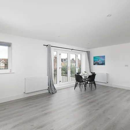 Apartment Skyvillion - London Chase With Parking & Wifi Enfield
