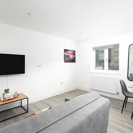 Apartment Skyvillion - London Chase With Parking & Wifi Enfield