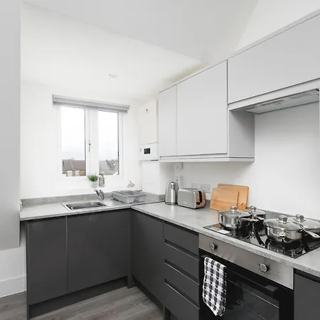 Skyvillion - London Chase With Parking & Wifi Enfield