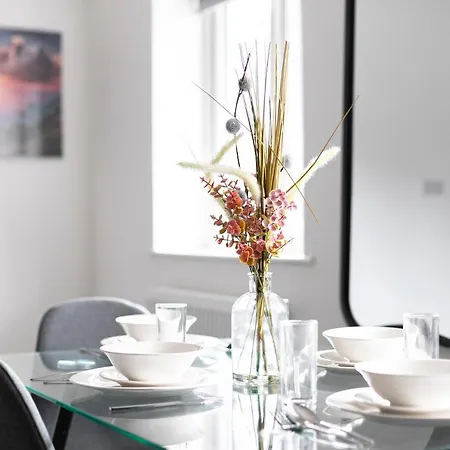 Apartment Skyvillion - London Chase With Parking & Wifi