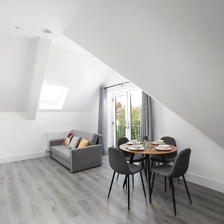 Apartment Skyvillion - London Chase With Parking & Wifi Enfield