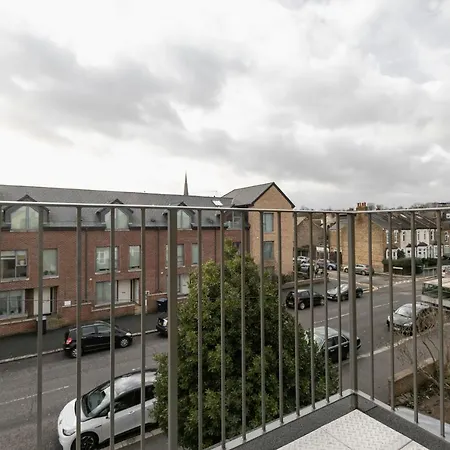 Apartment Skyvillion - London Chase With Parking & Wifi