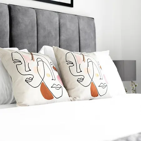 Skyvillion - London Chase With Parking & Wifi Apartment Enfield