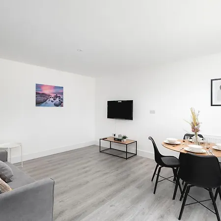 Apartment Skyvillion - London Chase With Parking & Wifi *