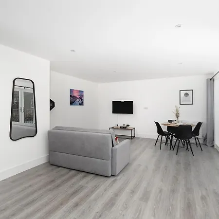 Apartment Skyvillion - London Chase With Parking & Wifi Enfield