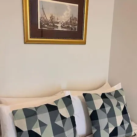 2 Bed Flat In Canning Town *