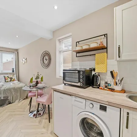 Boutique Heathrow Studio's - Parking - Garden דירה Harmondsworth
