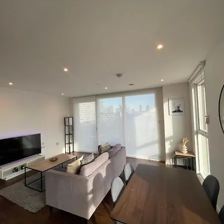 דירה Immaculate 2bed In London- Views לונדון