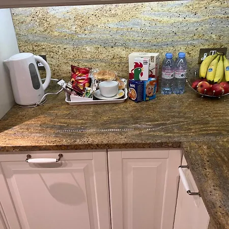 Tj Homes - Luxury With Garden View - Next To Tube Station London Bed & Breakfast *