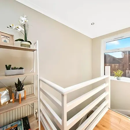 Apartment 1bd In Leyton Zone 2 *