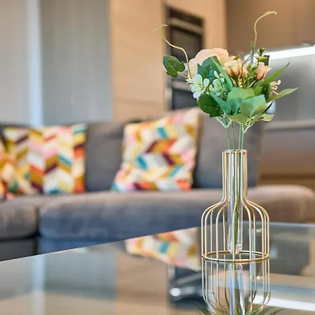 2 Bedroom Luxury With Balcony *