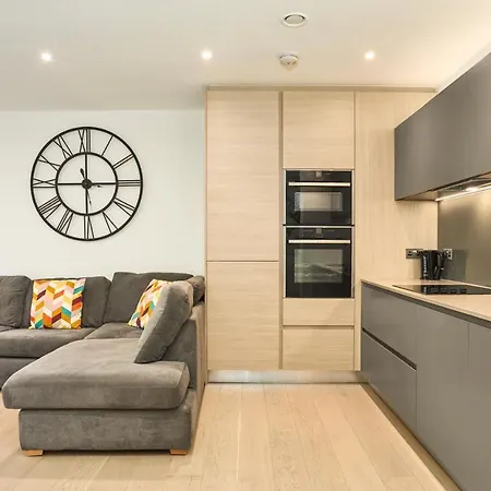 2 Bedroom Luxury With Balcony Apartment *