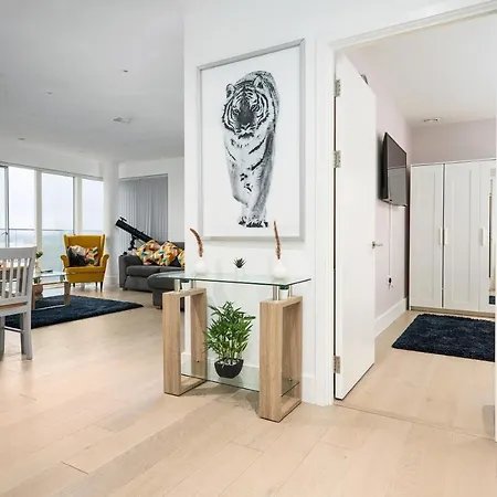 Apartment 2 Bedroom Luxury With Balcony