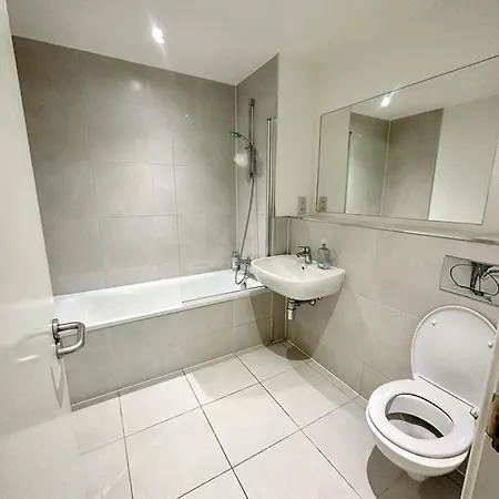 Alarabi Apartments-two Bedrooms Croydon
