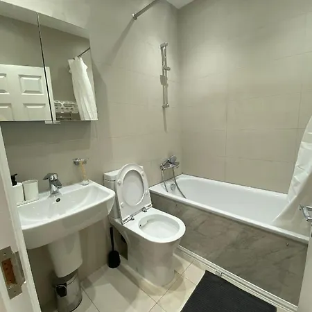 Guest house 4 Wharncliffe Drive *