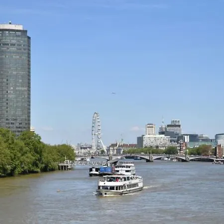 River Panorama 2 Bedroom New Development Aparthotel London