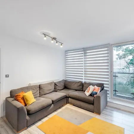 Modern 2bed 2bath Stratford Apartment London
