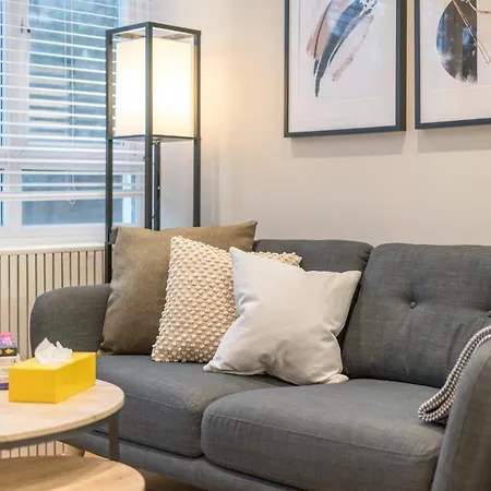 Westfield 2 Bedroom Near Notting Hill *