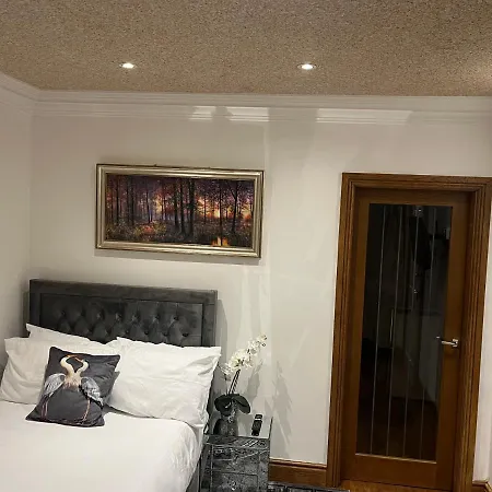 Couette-café Tj Homes - Luxury With Garden View - Next To Tube Station London *