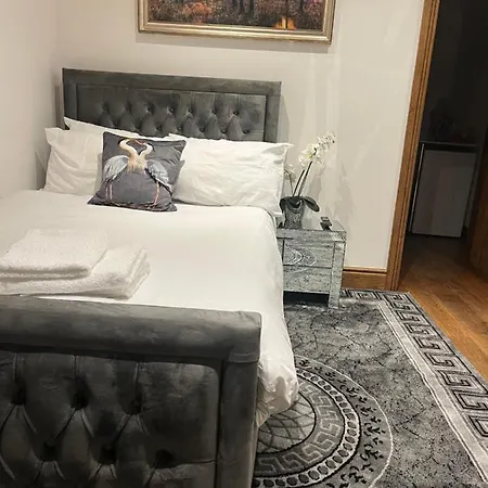 Couette-café Tj Homes - Luxury With Garden View - Next To Tube Station London *