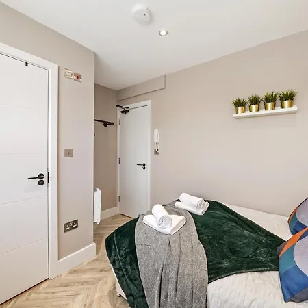 Boutique Heathrow Studio's - Parking - Garden דירה Harmondsworth