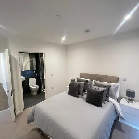 דירה Immaculate 2bed In London- Views לונדון