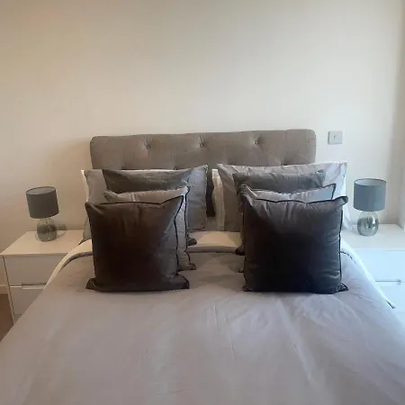 Immaculate 2bed In London- Views *