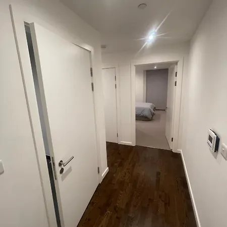 Immaculate 2bed In London- Views דירה