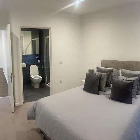 Immaculate 2bed In London- Views *