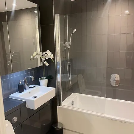 Immaculate 2bed In London- Views *