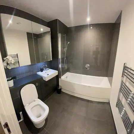 Immaculate 2bed In London- Views *