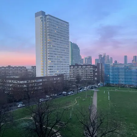 Immaculate 2bed In London- Views דירה *
