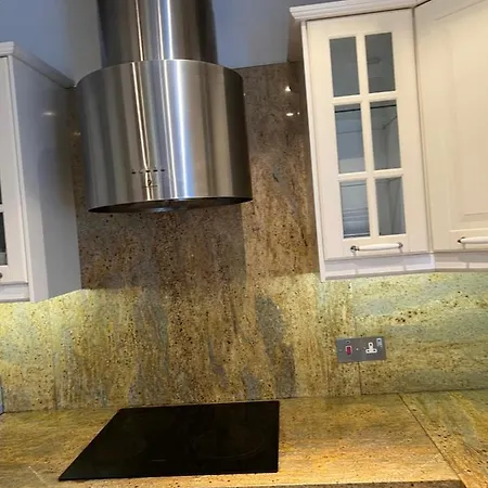 Bed & Breakfast Tj Homes - Luxury With Garden View - Next To Tube Station London Ruislip