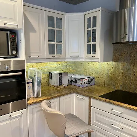 Tj Homes - Luxury With Garden View - Next To Tube Station London Bed & Breakfast *