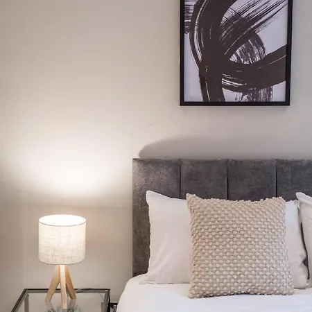 Westfield 2 Bedroom Near Notting Hill *