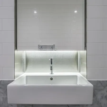 Stunning Building, Walking Distance To Broadway Tube! Appartement *