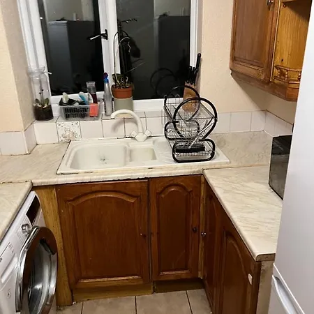 Henderson Court Homestay London