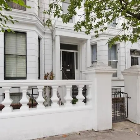 Charming Flat On Holland Road, Kensington *