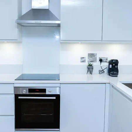 Guerneville 1 Bedroom Luxury Royal Wharf By Excel Exhibition Centre Apartment London