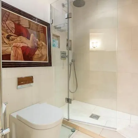 Luxurious Warm Of 70m2 On Sloane Street