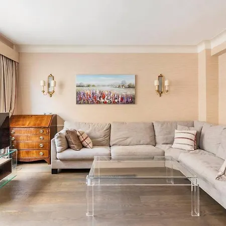 Luxurious Warm Of 70m2 On Sloane Street Apartmán *