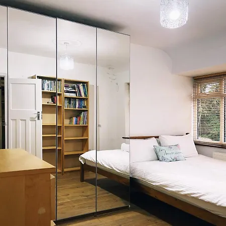 Jenny's Place Apartment *