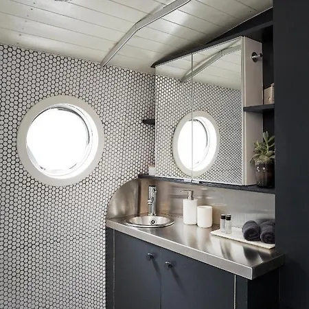 Botel Boutique Barges London