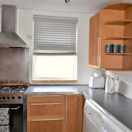 Casa de Férias Zone 2, 2 Bedroom House Londres